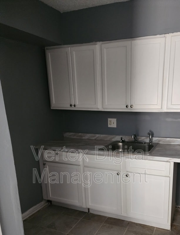 Building Photo - 3380 Benbow Dr