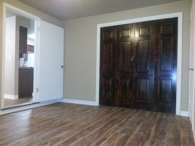 Dormitorio - 2654 N Foothill Road