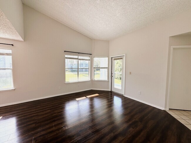 Foto del edificio - 2608 Grassy Point Dr
