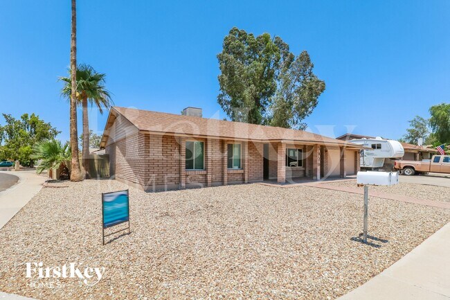 Foto del edificio - 5820 W Carol Ave