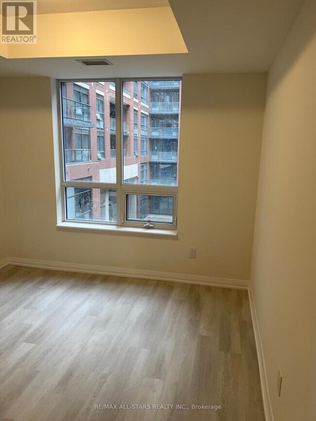 Photo du bâtiment - 3260 Sheppard Ave E