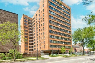 Building Photo - 6118 N Sheridan Rd