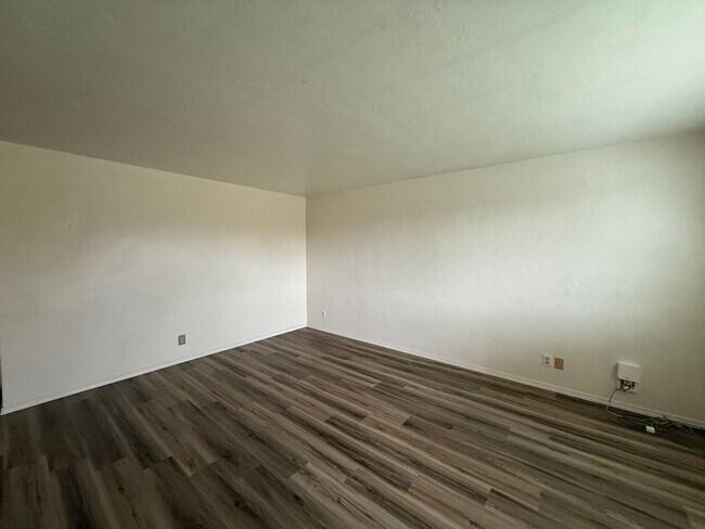 Building Photo - 2112-2