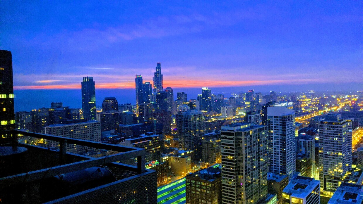 Foto principal - 235 W Van Buren St