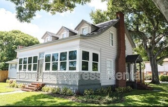 Building Photo - 1701 20th Ave N