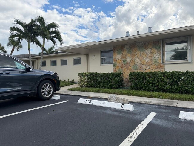 Foto del edificio - 2737 Emory Dr E
