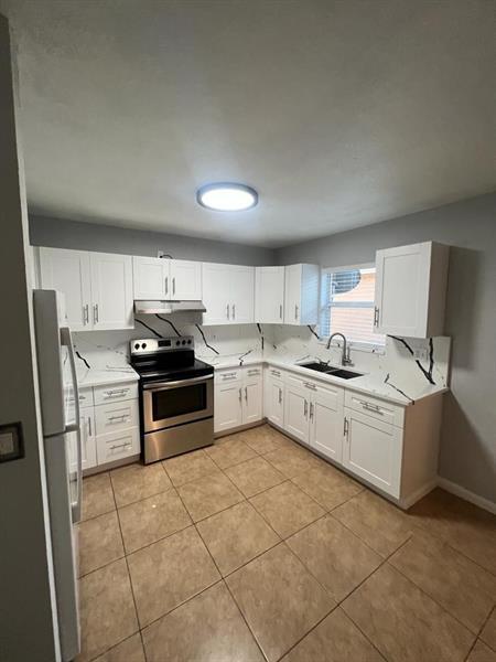 Foto del edificio - 319 NE 35th Ct