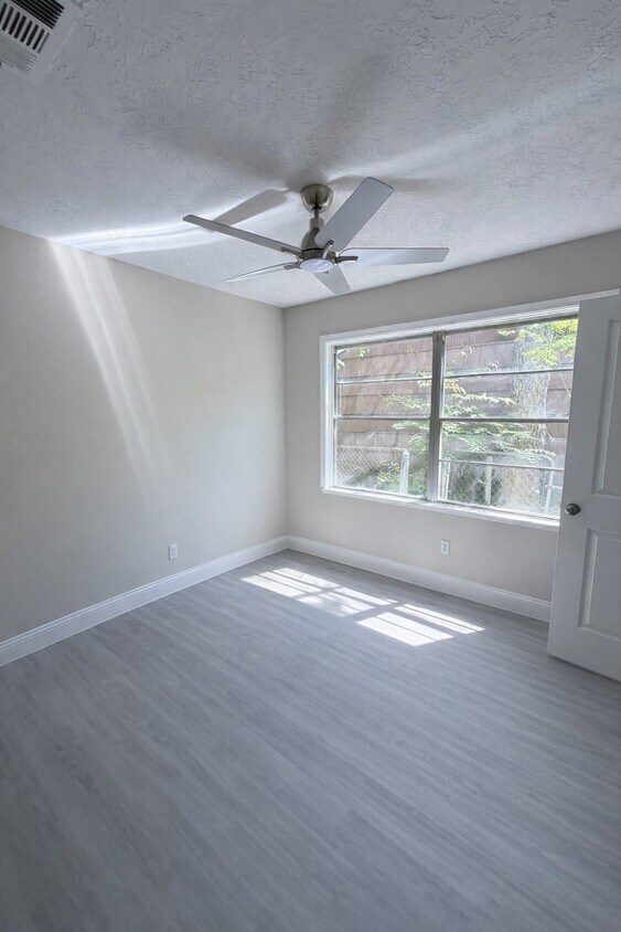 Foto del edificio - 8115 Redfern Dr