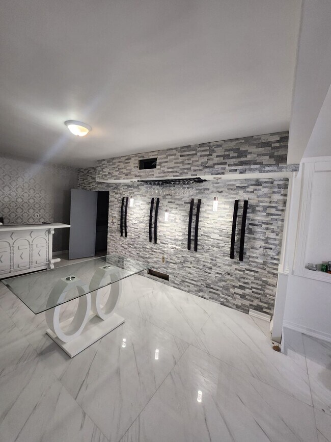 Foto del edificio - 915 E McMurray Blvd