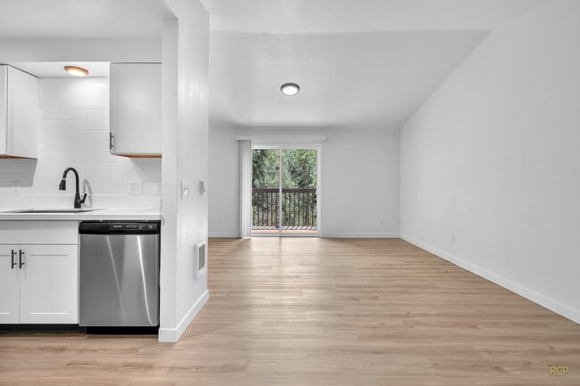 Foto del edificio - Bluebird Cozine Creek Apartments