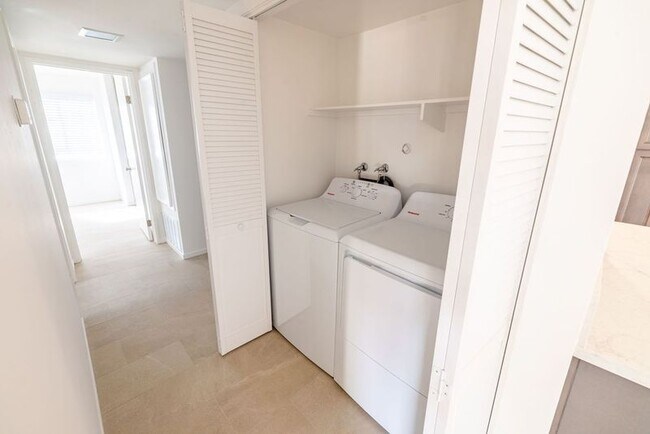 Foto del edificio - 852 Tamayo Dr