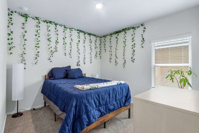 Building Photo - "Charming 4-Bedroom Retreat with Spacious ...
