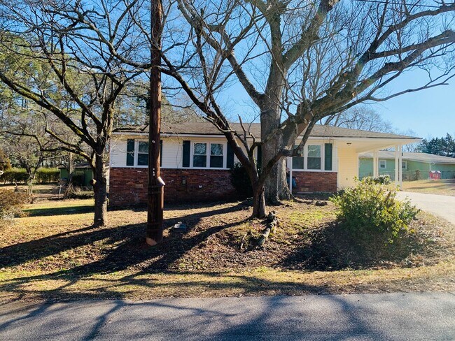 Building Photo - Beautiful 3 bedroom 1 bathroom home close to Downtown Newnan! Must see!