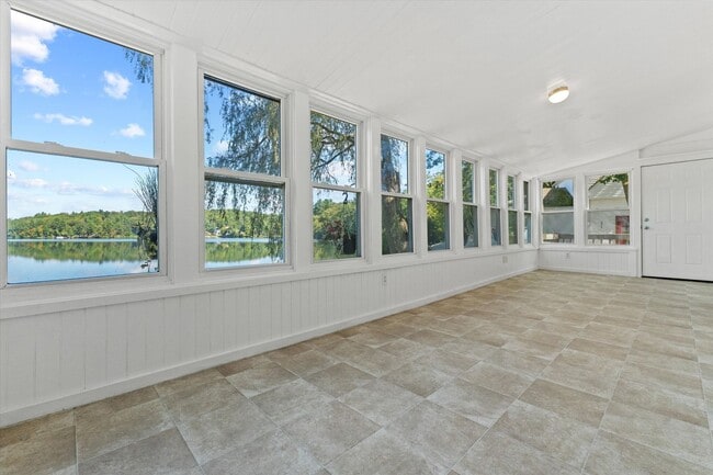 Building Photo - 280 Groton Rd