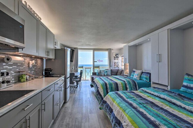 Mutphy Beds - 19201 Collins Ave