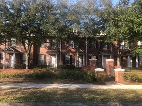 Building Photo - 1480 Pitney Cir