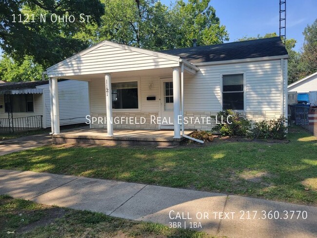 Building Photo - Three Beds, One Bath, and an Updated Kitch...
