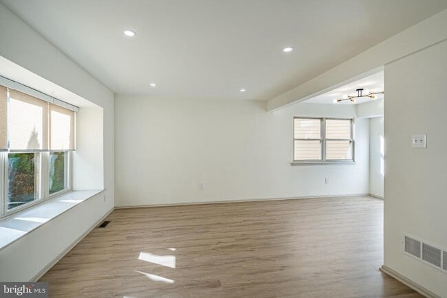 Building Photo - 217 Ash Ln