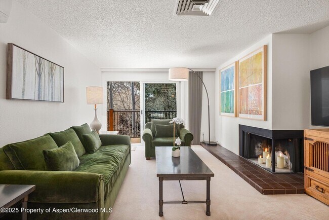 Foto del edificio - 205 E Durant Ave