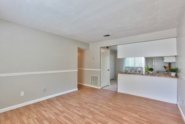 Building Photo - 1027 Crossing Brook Way