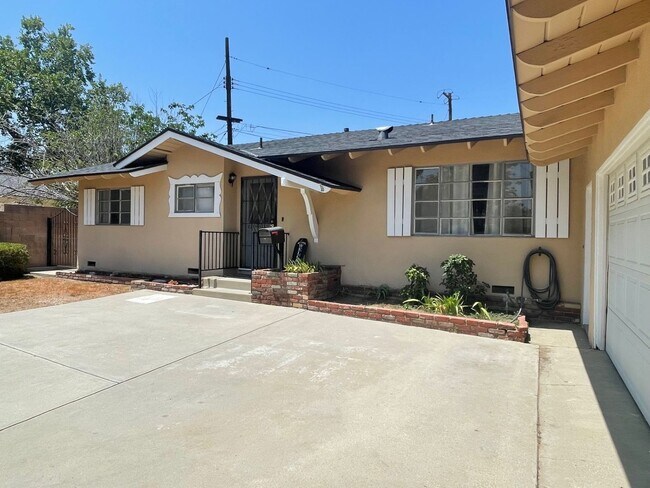 Foto del edificio - Charming Granada Hills Home
