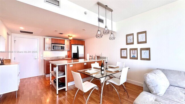 Foto del edificio - 185 SW 7th St