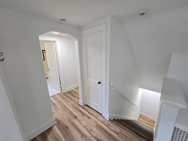 Foto del edificio - CUTE & COZY 2BED/1BATH DUPLEX FOR RENT - U...