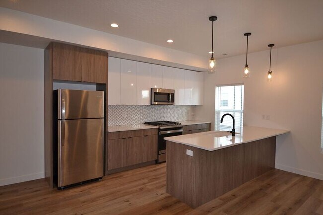 Building Photo - 620 Orchard Dr
