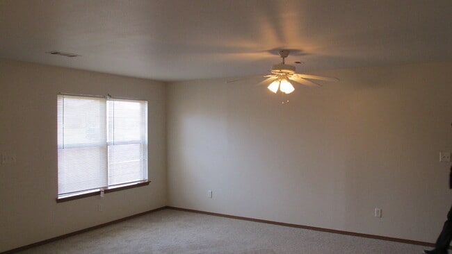 Building Photo - 426 E Asher Ct