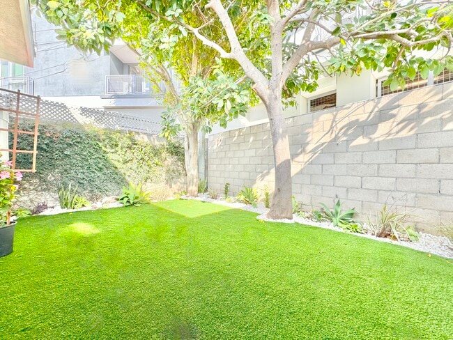 Building Photo - 4244 Inglewood Blvd