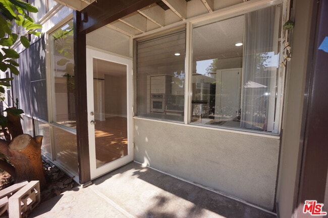 Building Photo - 11133 Rose Ave