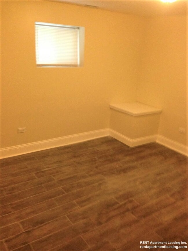 Foto del edificio - 2433 N Meade Ave