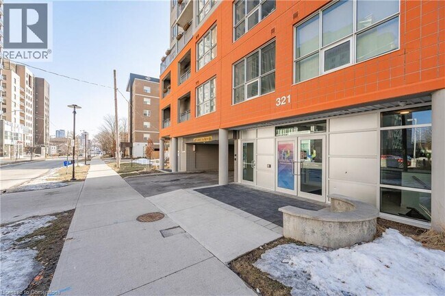 Building Photo - 321 Spruce St