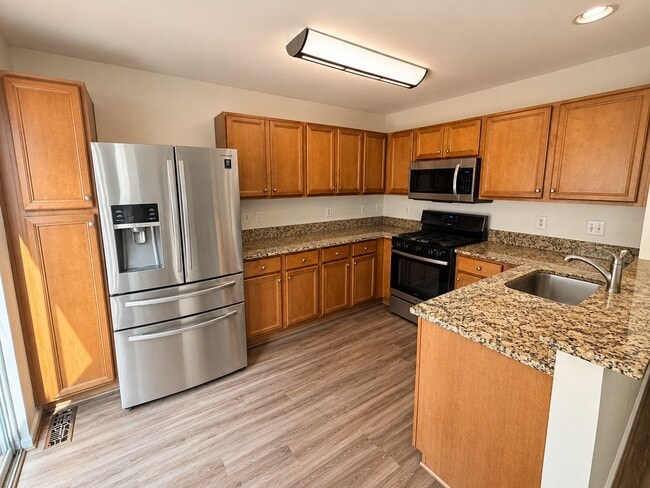 Building Photo - 3364 Vineland Pl