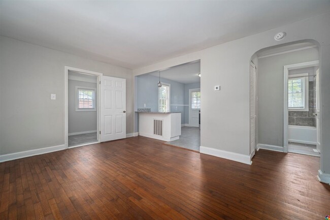 Building Photo - Beautifully Renovated 3 Bedroom Home in He...