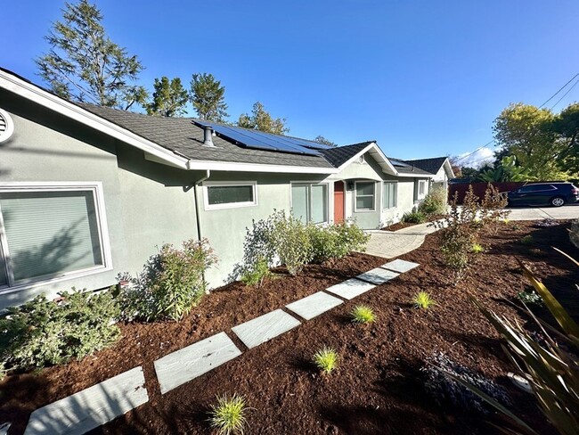 Building Photo - Beautiful Family Home