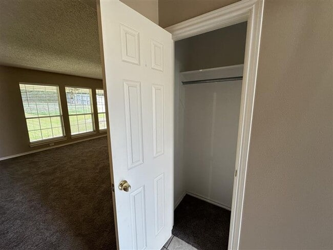 Foto del edificio - 2305 Haverhill Dr