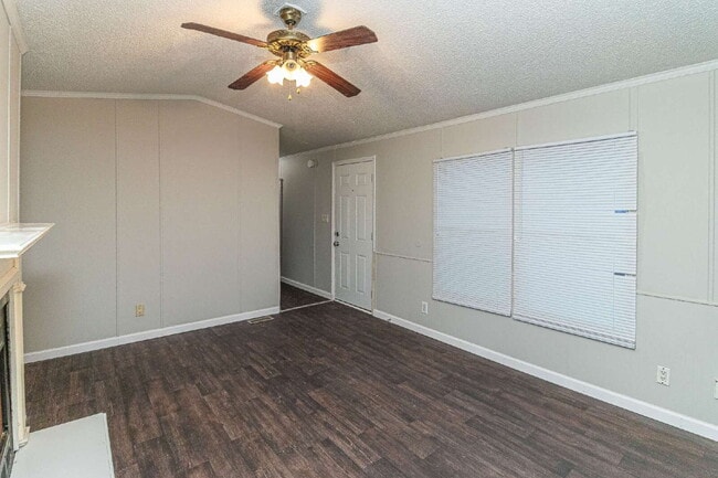 Building Photo - 3 Bedroom, 2 Bathroom mobile home in Pikeville.