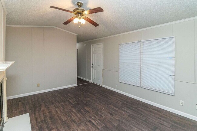 Foto del edificio - 3 Bedroom, 2 Bathroom mobile home in Pikeville.