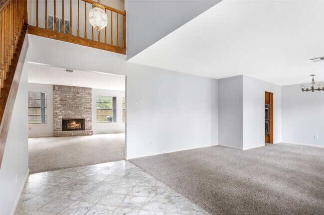 Foto del edificio - 2130 Lake Hills Dr