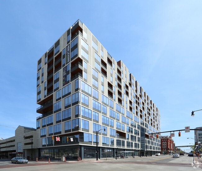 Building Photo - 250 High