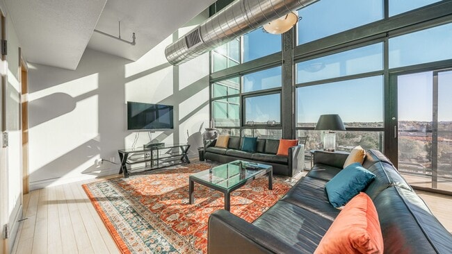 Photo - 417 E Kiowa St Apartment