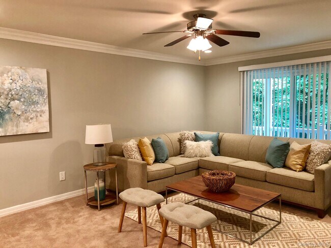 Foto del edificio - 17 Country Club Dr