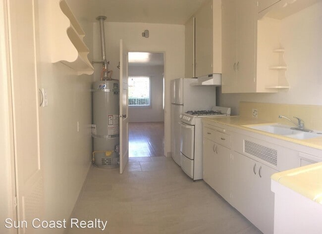 Building Photo - 125-135 W Los Olivos St