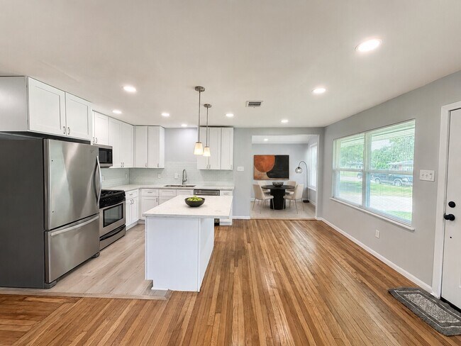 Foto del edificio - 6010 Ridgeway Dr