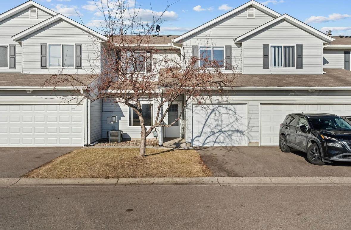 Foto principal - 608 Roundhouse St