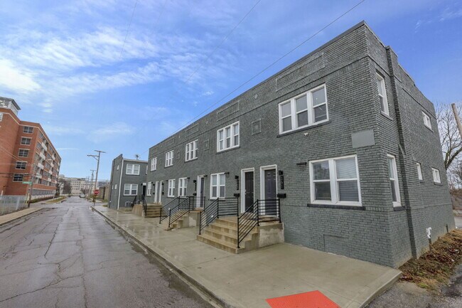 Foto del edificio - Modern 2BR Townhouse | Walk to Downtown | All Utilities Included