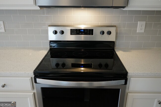 Building Photo - 305 Lorien Way