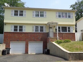 Building Photo - 1025 Kingswood Rd