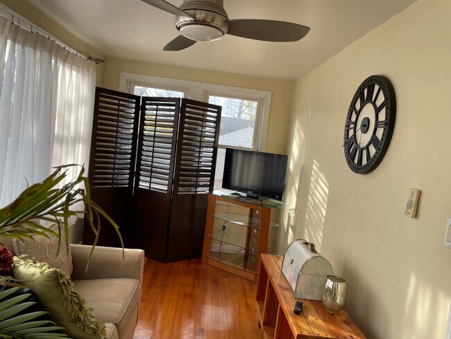 Foto del edificio - 807 Clocks Blvd